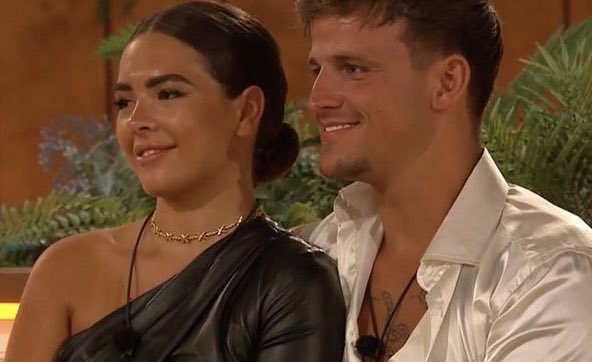 soouroma's tweet photo. I DO NOT WANT THESE LOT IN THE TOP THREE #LoveIsland https://t.co/6dkQD6XrUy