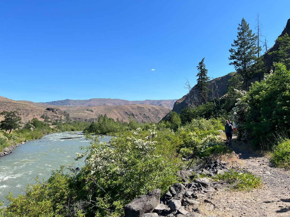 Hello from Washington State! Meet members of our team (plus their families and their little helpers 👪) who went to Tieton River and Rock Island Ponds, continuing our clean-up efforts of local waterways. Thanks for your hard work out there! 🌎🌊 #cleanupparty