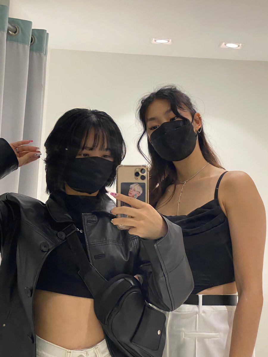 inseongwifeu's tweet photo. Fitting room of H&amp;M @P1H_members @P1H_official #P1ECE #P1eceSelcaDay #KEEHO #INTAK #P1HSD #P1SD #P1Harmony #피원하모니 https://t.co/sqYhCZNl5m