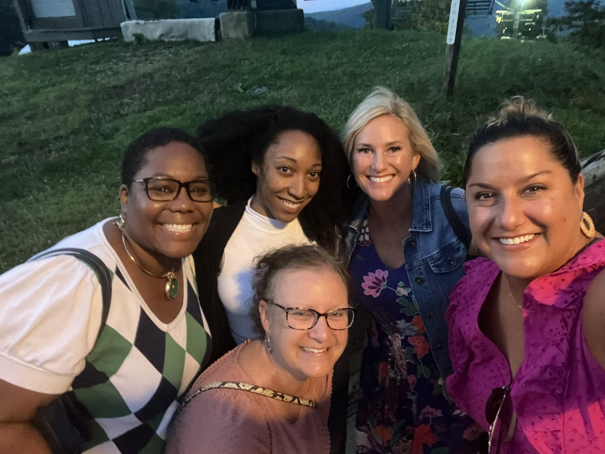 Resting, relaxing, &amp; recharging <a href="/FAESPrincipals/">FAESP</a> Conference! 💙💛 #GFeaglessoar <a href="/ManningMoments/">Liz Manning</a> <a href="/MsCorettaBrown/">Coretta Brown</a> <a href="/MrsTaiiaClarke/">MrsClarke’sCorner</a> <a href="/angelaulsh/">Ms. Ulsh</a> #lovemyjob