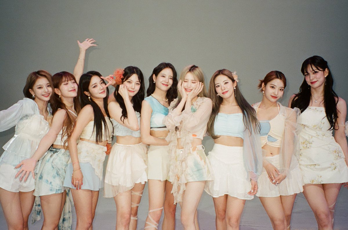 basedromsae's tweet image. Stay, just stay with me.
Stay with me forever.
So, last forever.
Stay this way.

Thank you, Gyuri.