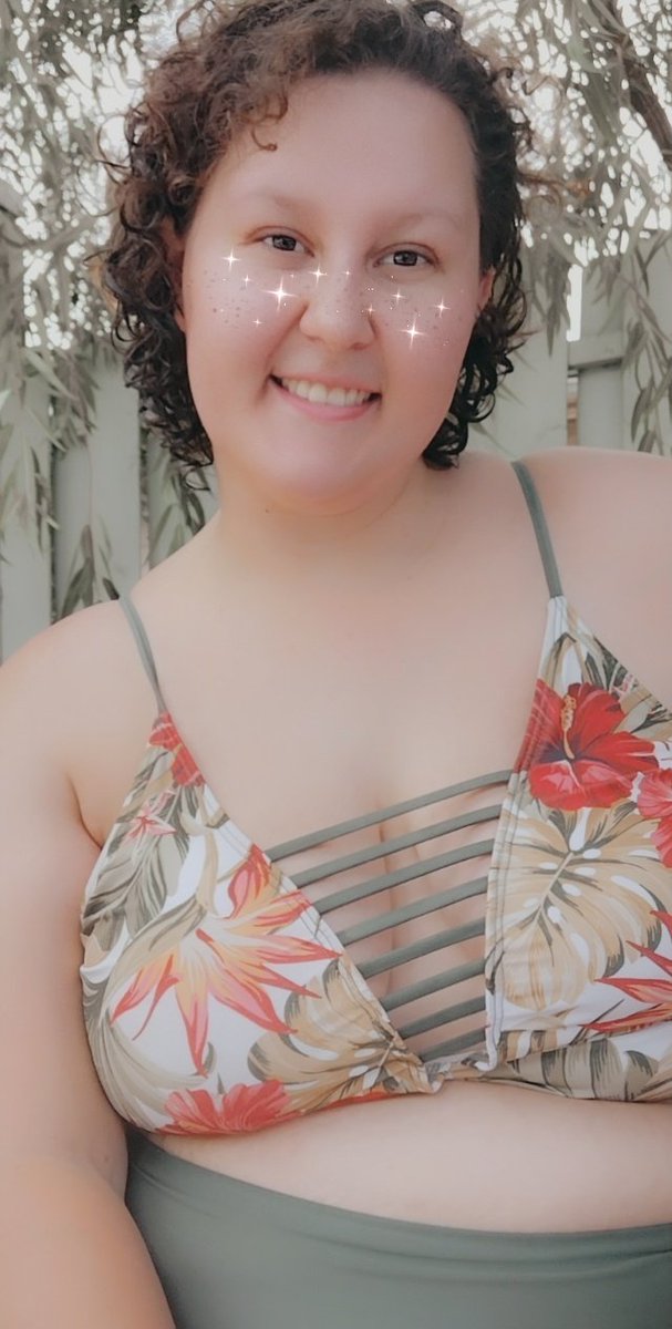 Curly_Cutie69's tweet photo. I'll be taking a few days off 😘

I will miss you all!! 🙈 https://t.co/fFyrrXL1s4