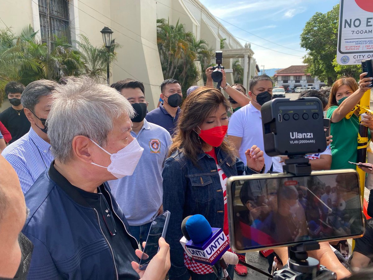 smninews's tweet photo. JUST IN | Sen. Imee Marcos dumating na sa Vigan City para alamin ang kalagayan sa Ilocos Sur na lubha ring naapektuhan ng lindol kahapon ng umaga.

Sinalubong naman nina Vigan Mayor Bonito Singson at Vice Mayor Randy Singson ang pagdating ng senadora.

via @jaymendoza https://t.co/MtDBUezDkL