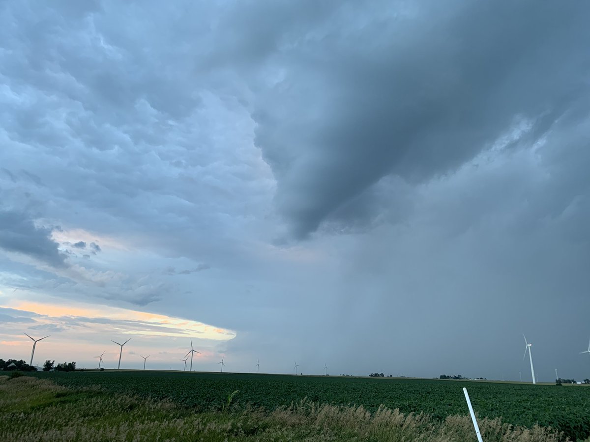 FujitaFreaks's tweet photo. South of Zearing, IA @NWSDesMoines #iawx https://t.co/NSQSdWNGqb