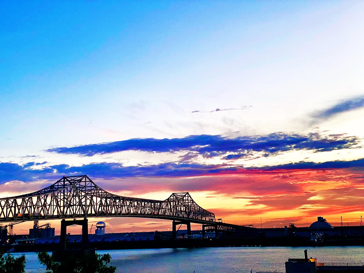 joeschwartz25's tweet photo. “…It is a city that rises defiantly in the delta alongside the father of waters…When the sun finds its home in the western sky it is a field of glory for sure…but much more than that, it is a sacred place…”

Baton Rouge, LA📍

(Shot on iPhone 📸🙋🏽‍♂️) https://t.co/qpyWYteP1I