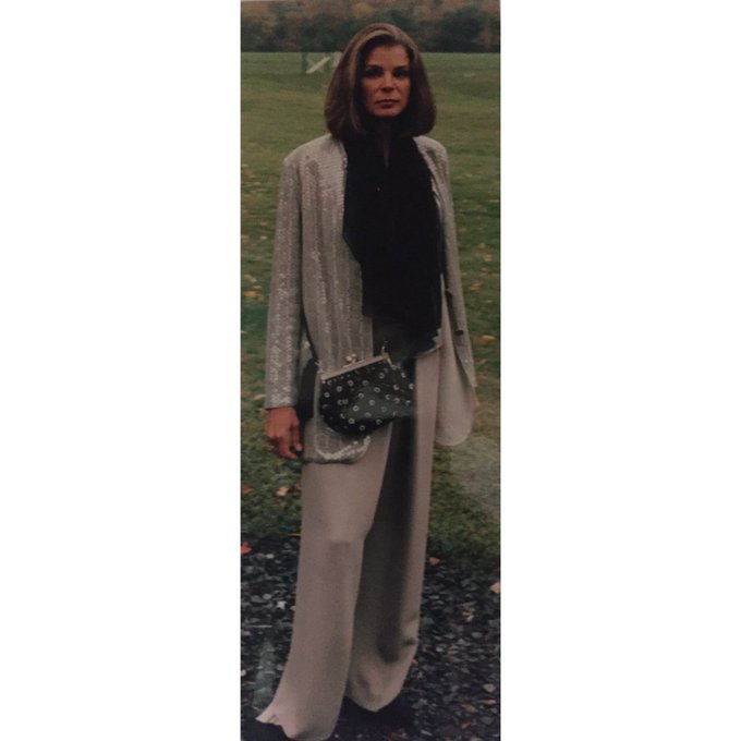 90&rsquo;s fashionista #emporioarmani https://t.co/SM7P1l3sX2<a href="/tag/emporioarmani"class="tags">#emporioarmani</a>