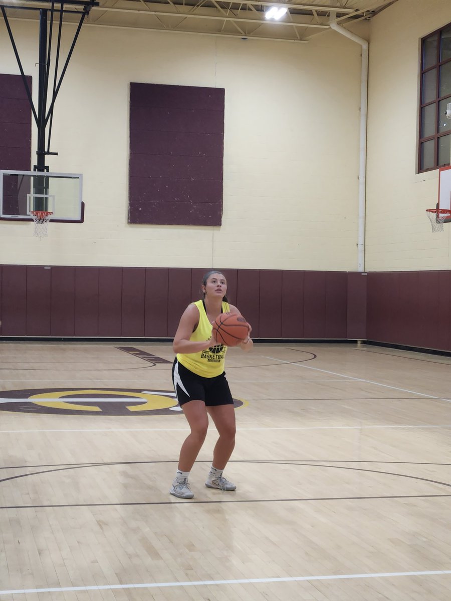 BuddGrebb's tweet photo. Girls Championship Game Results 

Select Painting defeated Hugo's 71-63 

Hugo's leading scorers 
Chloe Pordash 48 points 10 triples
Sophia Zalar 11 points

Select leading scorers 
Kendell Weston 46 points 6 triples
McKenna Hewitt 11 points https://t.co/TjIGzJsNnA