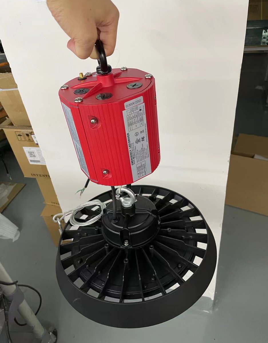 iLydiaLee's tweet photo. ◆ LED 150W UFO with emergency battery.
◆ 25W emergency battery, working time 1.5-2hours.
◆ Size of UFO high bay light and emergency battery: 298*164MM / 139*173MM.
◆ Voltage AC100-277V.  90° beam angle. 👇👇👇
#led #ufo #highbaylight #highbaylamp #industriallight #industrial https://t.co/KvVcLzU6CR