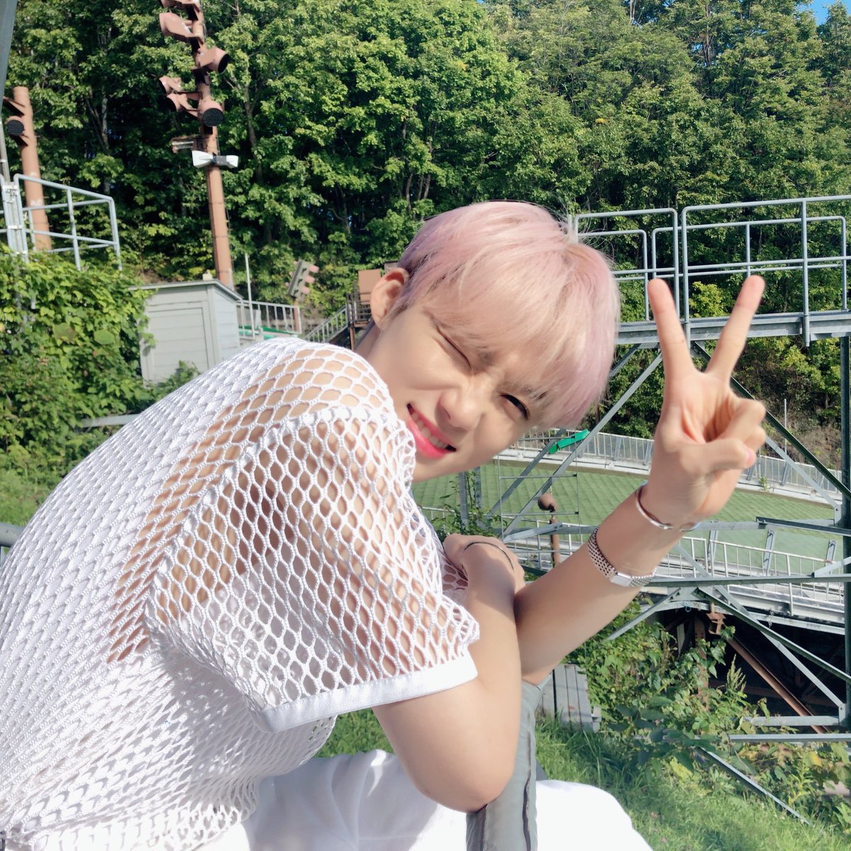 Look #u𝚙·𝖙øそのs𝑘y and you will find our #𝐵izarre𖤐𝔄rrival con el lindo Shoyo siendo el protagonista de nuestras otaku aventuras con su bonita #𝐽ojoショコラ𝚙ōse que enamorará a @333_fate al entrar.