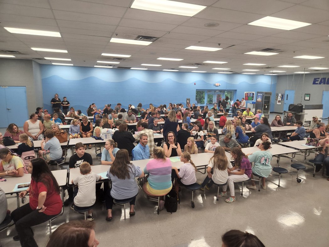 Great turn out for 6th grade orientation!  #HCBEST4KIDS
#Class of2029