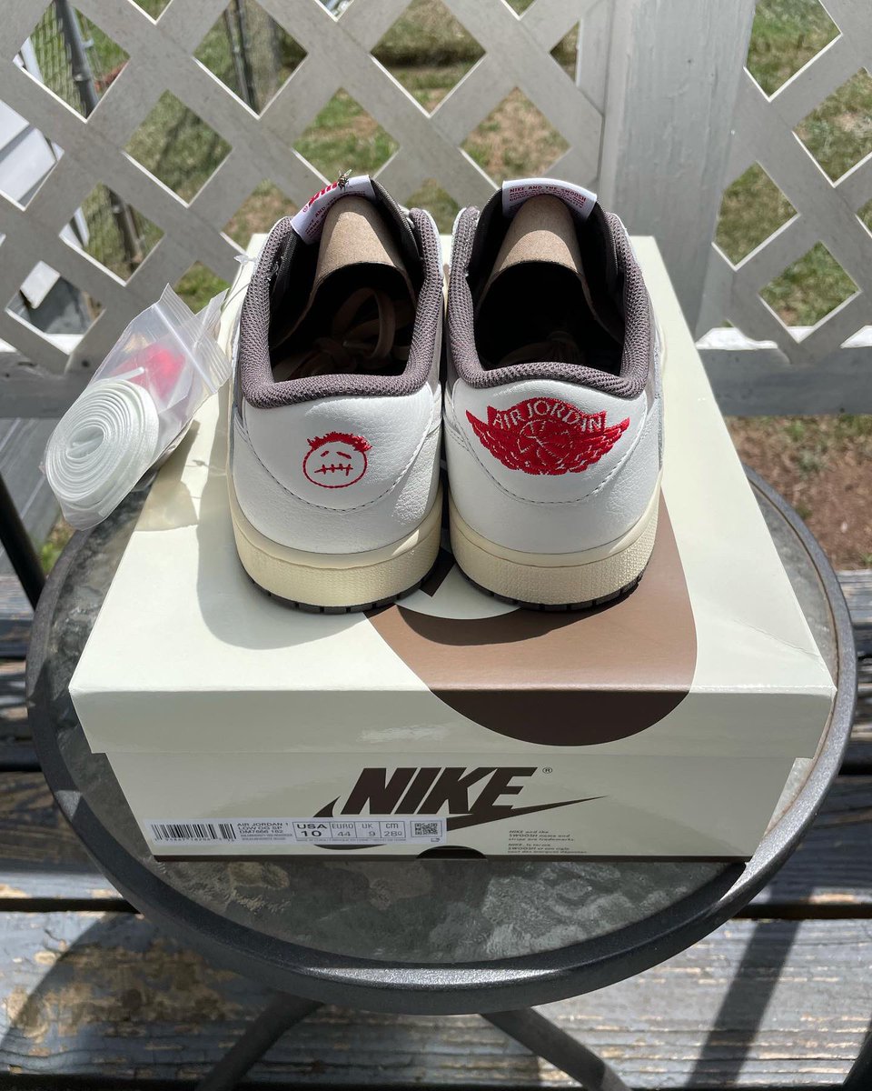 Soles864's tweet photo. I love a beautiful shoe 🔥🔥🔥
#TravisScott #nike https://t.co/gxuH7wFxdC