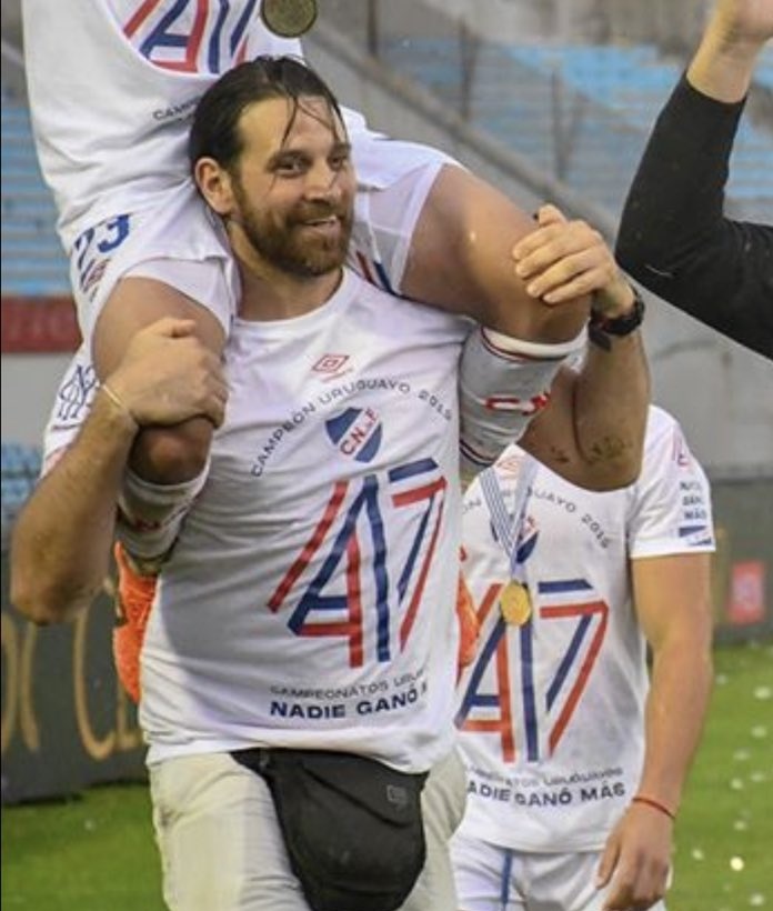 jmdelgado1899's tweet image. Se me viene la imagen de Gonza Meyer, un gran Bolso, un gran compañero de militancia que nos dejó un rato antes, pero que su amor y militancia sigue viva.

El Lucho en @Nacional es para vos también Gonza!!!!

🔵⚪🔴