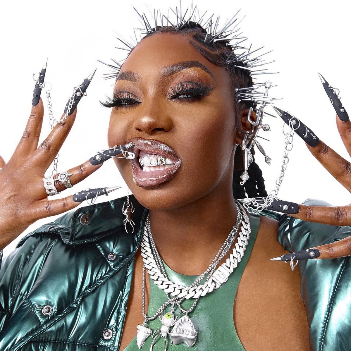 MsBanks's tweet image. Peep my alternative physical cover ⛓⚙️