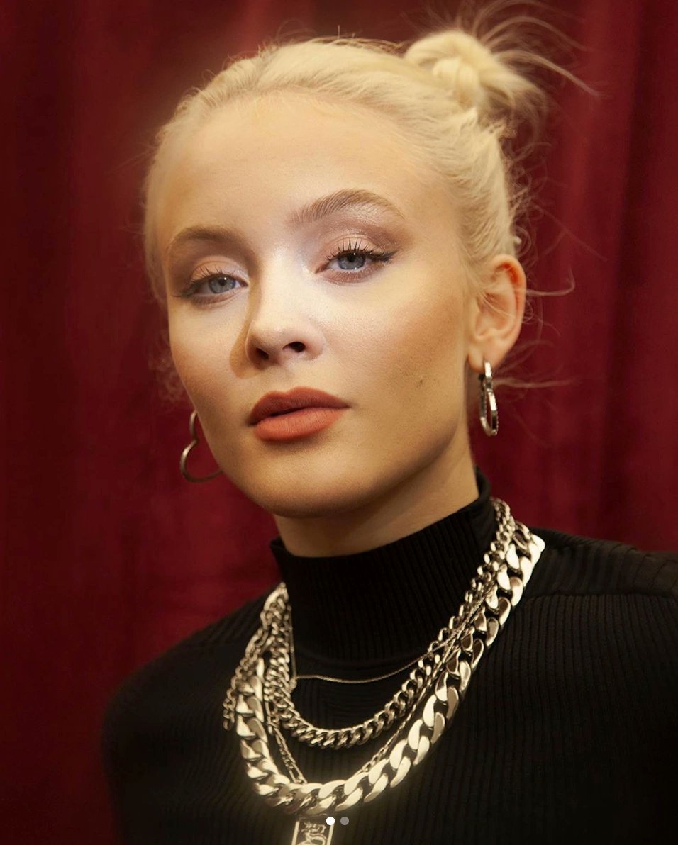 UpdatesZL's tweet image. 📈| @ZaraLarsson's most streamed songs on Spotify at yesterday.

Words - 650K
Symphony - 380k
Lush Life - 327k
Never Forget You - 179k
Ruin My Life - 120k
Lay All Your Love On Me - 103k
