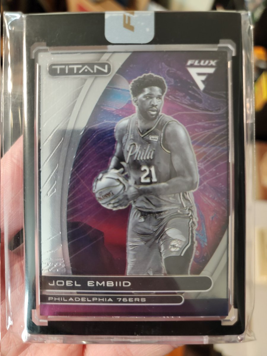 JunkWaxHeroes's tweet photo. 🚨 GIVEAWAY ALERT 🚨

Like/follow/retweet to enter and choose 1 of these 3 options: Kirby Puckett Topps RC SGC 9, Joel Embiid encased Flux Titan, or Amari Cooper Prizm Checkerboard 🤔 There will be 3 winners so choose wisely 🎁 https://t.co/GSoDHfUv3S