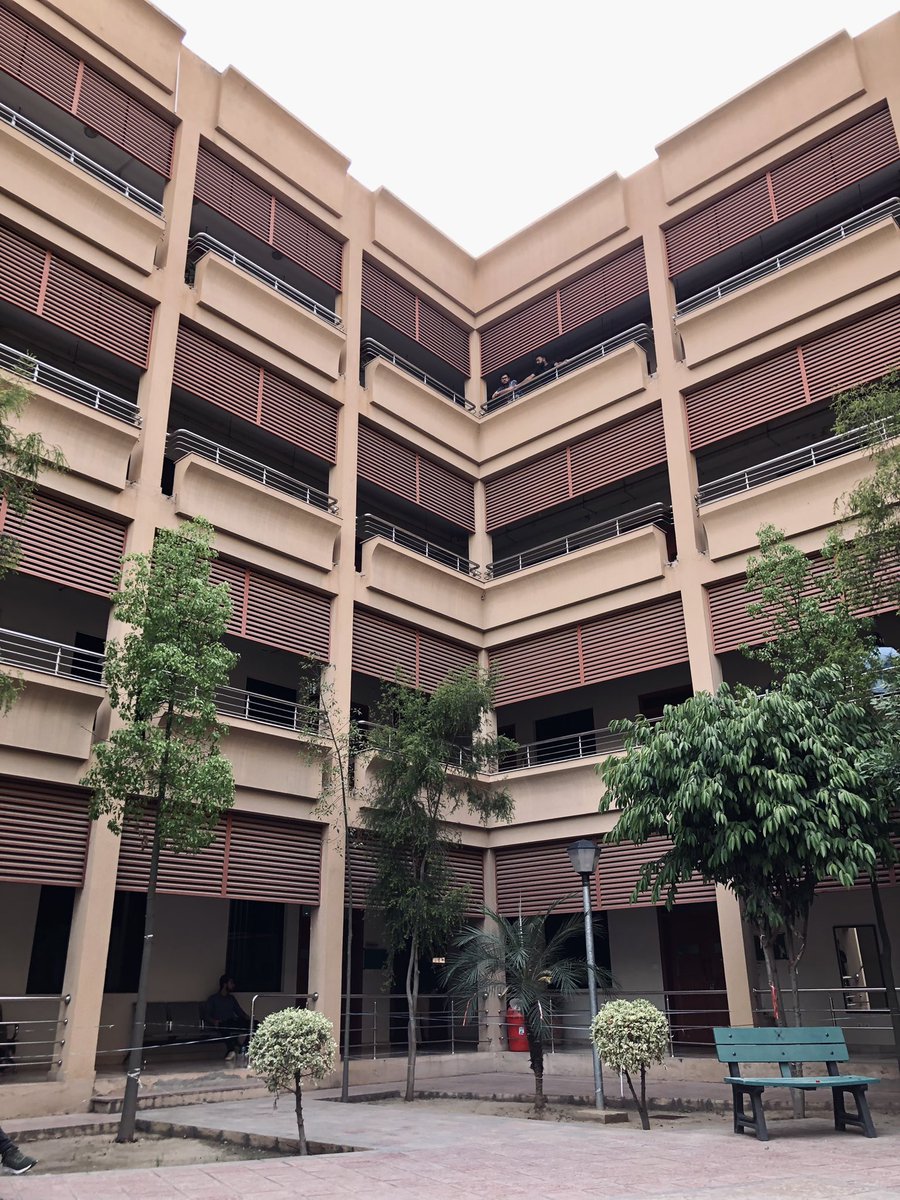 jibran__umar's tweet image. When you open Twitter at 3 am &amp;amp; NUST is top trend 🤷‍♀️

#S3H #NUST