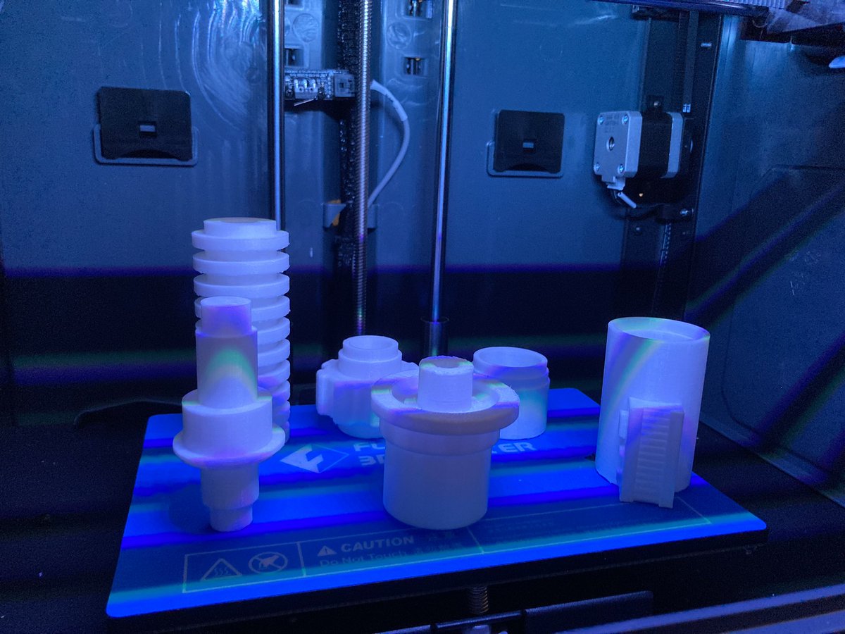 Mickey_Studios0's tweet image. ということでCreatorPro2が届きました〜！！注文してから届くのめちゃ速

プリンターの調整も兼ねて、後輩のライトセーバーのデータを出力〜
ラフトとサポートのいい調整になりました笑
出来栄えも中々いい感じです(๑•̀ㅂ•́)و✧

 #Flashforge
 #CreatorPro2
 #3Dプリンタ