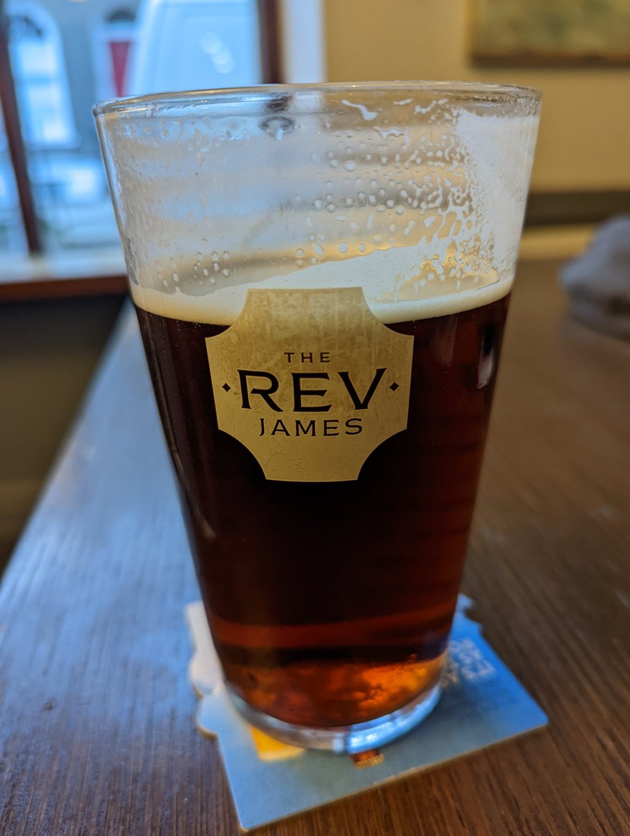 PubsCymru's tweet image. Always a good welcome at the #CrownInn
Just off the beaten track in #Tenby with a good choice of real ales #RevJames went down well 👍🍺🍺🍺
#Pembrokeshire