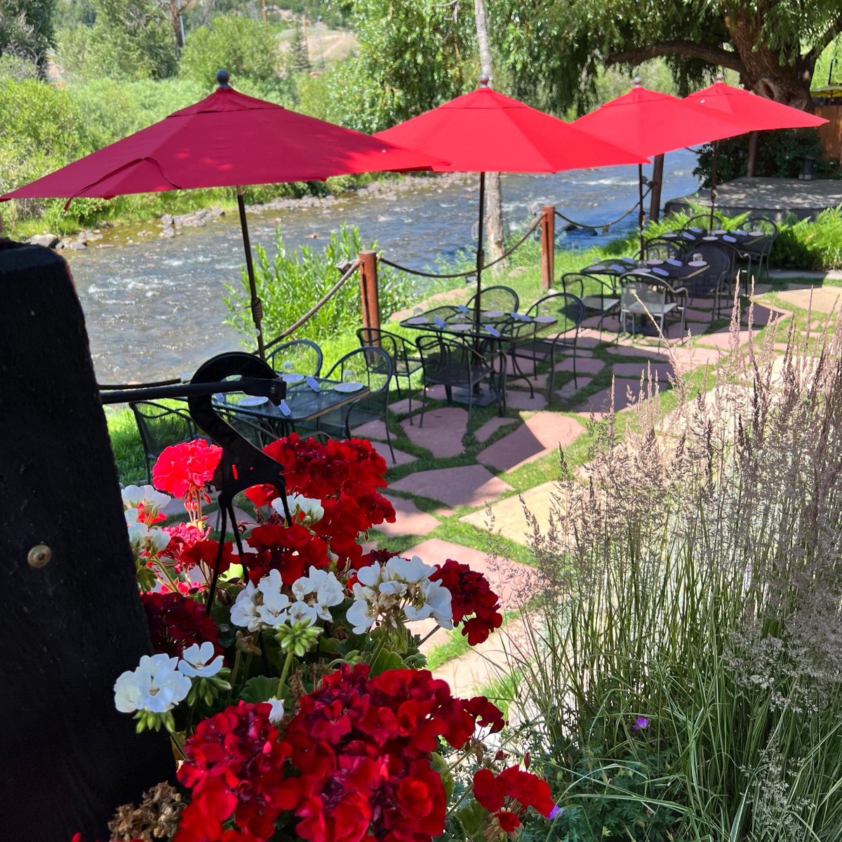 E3Chophouse's tweet photo. Best riverfront dining in Steamboat Springs!
#e3chophousesteamboat #humblyserving #yampariver #riverfrontdining #steamboatdining https://t.co/ANKsAccxXd
