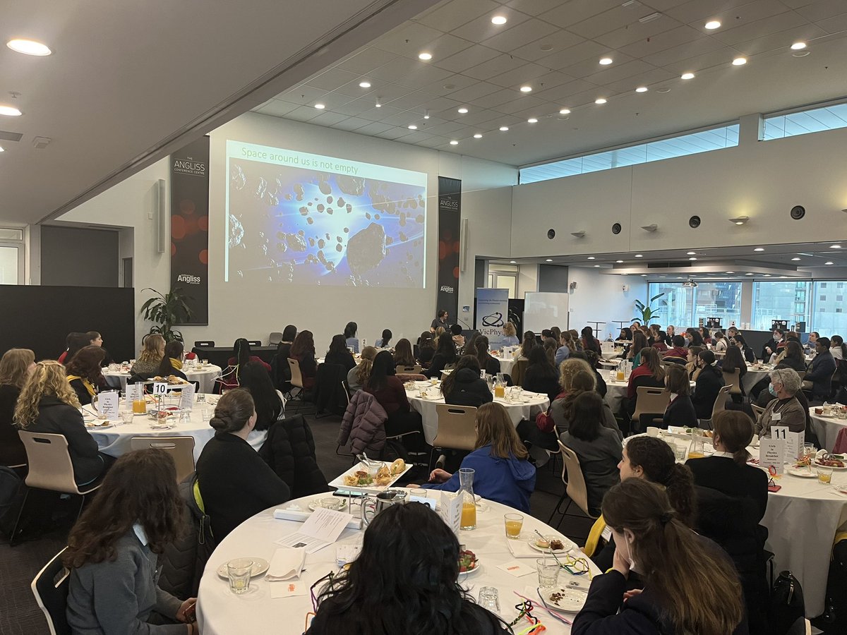 VicPhysics tweet media