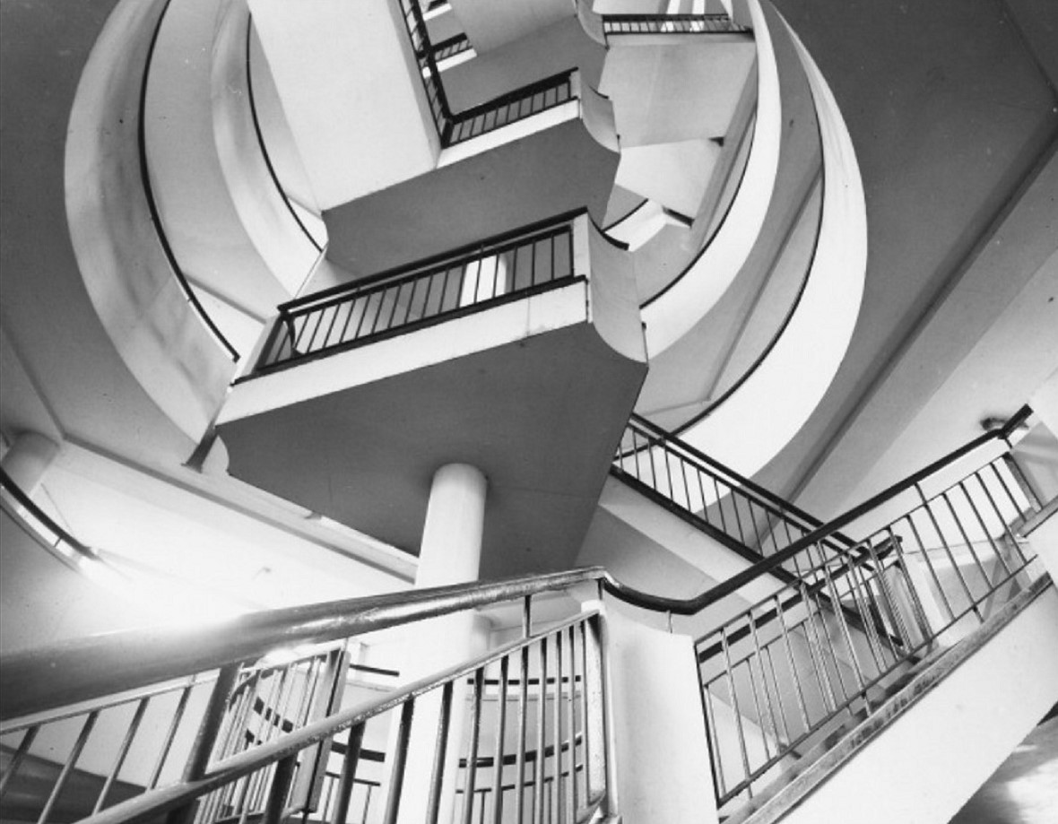 RT @Marialovessea: #JuevesDeArquitectura
Stairwell at Bevin Court
Finsbury #London W1C 
#architecture #Tecton #Lubetkin Francis Skinner & Douglas Carr Bailey (1954) ▶️ openhouselondon.open-city.org.uk/listings/2214

#ClassicsXX
Michael Tippett · Fantasia Concertante on a Them…