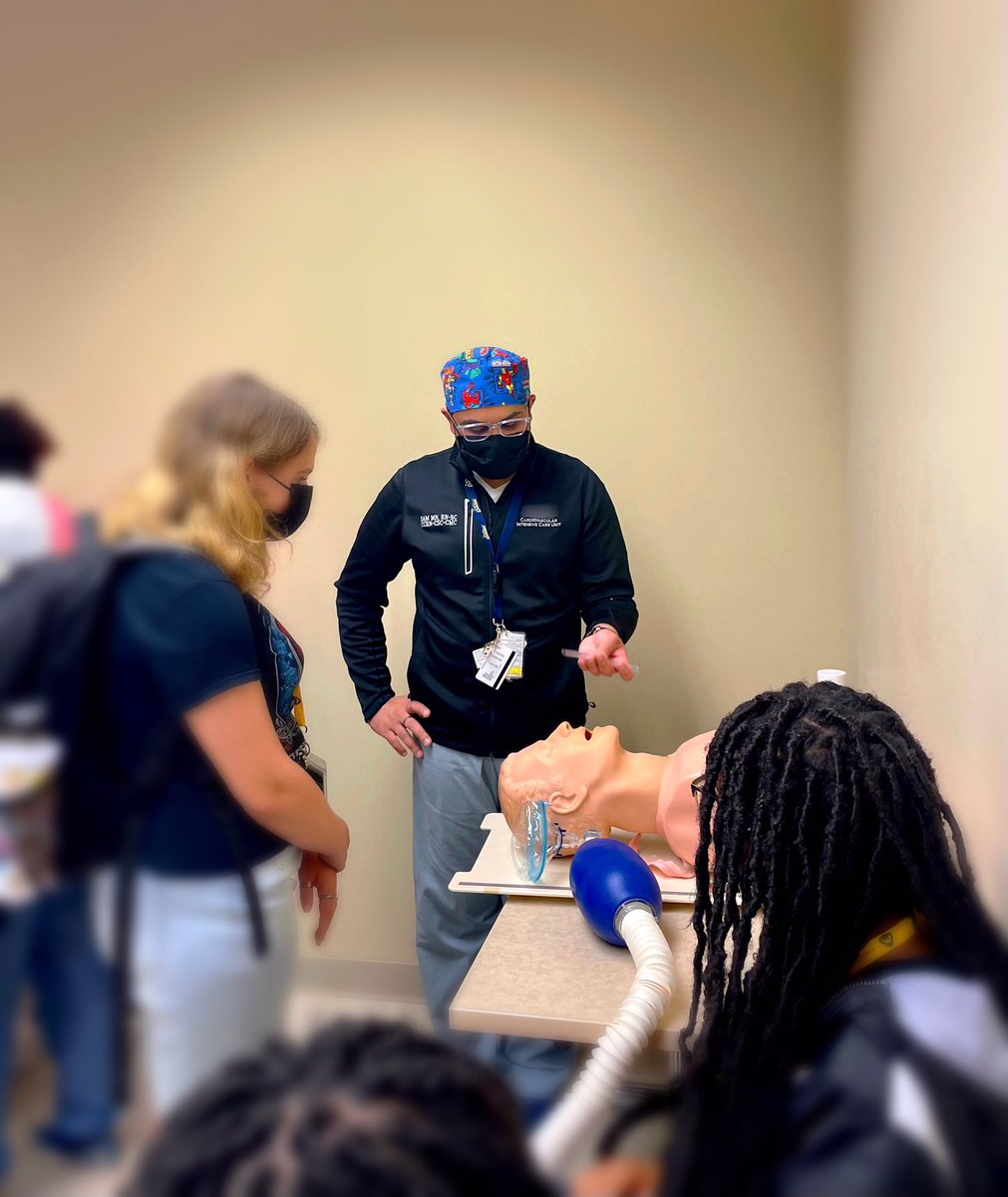 WayneStateNA's tweet photo. Another year of a successful C2Pipeline event for #WayneStateNA. It’s always a great time for our SRNAs and faculty to share info about #NurseAnesthesia &amp; #CRNA role with highly motivated high school students. #FutureCRNAs  @Wsuapplebaum @Waynestate @aanacrna https://t.co/KnBUQFTaKw