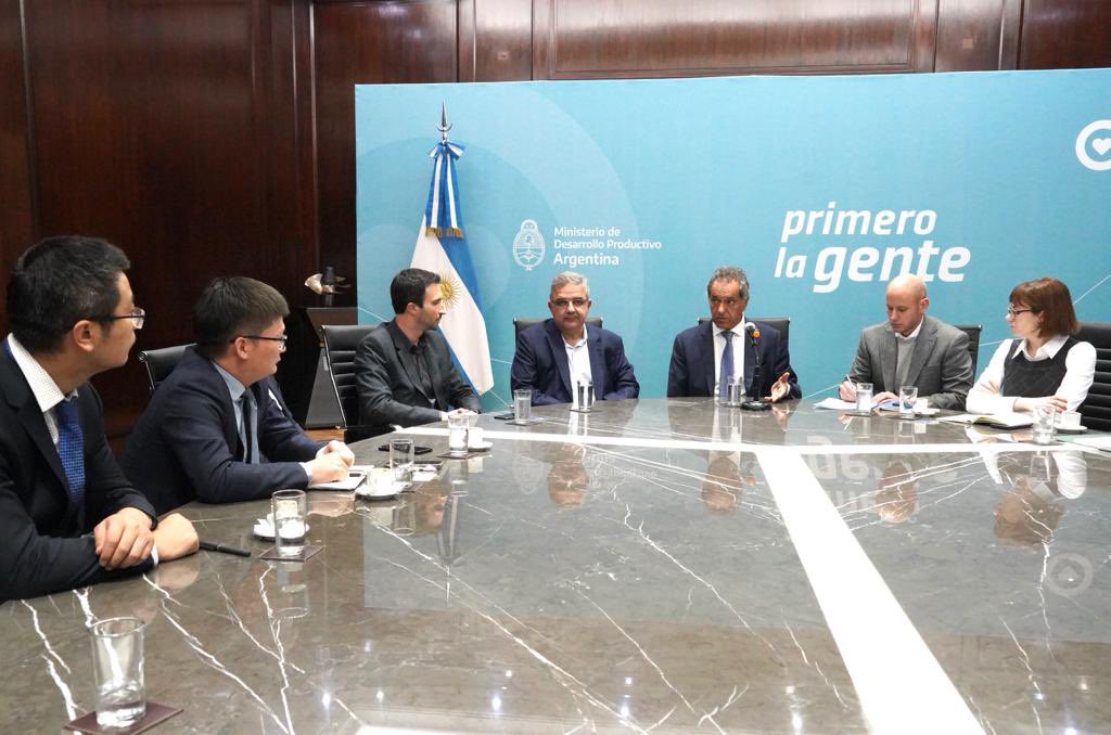 Seguimos trabajando en una agenda de desarrollo productivo federal. Con <a href="/danielscioli/">Daniel Scioli 🇦🇷</a> y <a href="/RaulJalil_ok/">Raúl Jalil</a> acompañamos a los emprendimientos y MiPyMEs de Catamarca para que puedan financiar la compra de herramientas, materiales e insumos y así fortalecer su producción 🇦🇷✅