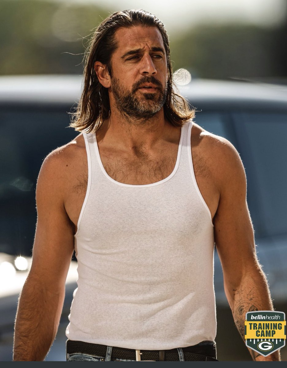 RichardERoeper's tweet image. Aaron Rodgers: “Look at me showing up for camp! I’m Cameron Poe! This wasn’t planned at all and it’s the coolest QB arrival ever!”
Jim McMahon: “Hold my beer.”