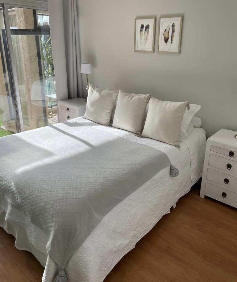 LatsVale's tweet image. Quiero regalar este box spring de 2P a alguien que REALMENTE lo necesite. Cama siempre usada para visitas. (No uso diario). Regalo sin la ropa de cama. 

Por fa RT para que encontrar su dueñ@ ideal 🙏🏻

(Si realmente NO necesita la cama, NO diga yo, porque para eso la vendo).