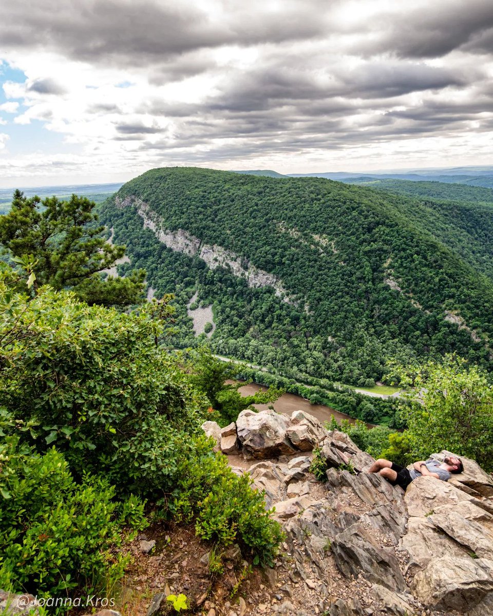 Visit_NJ's tweet photo. A nap is well-needed and deserved after the long trek up Mt. Tammany!
📍 Warren County, New Jersey
.
.
.
📷: @joannakros_photography (via Instagram)
#VisitNJ #NewJersey #ThisIsNJ #NJHikes #Hikes #MtTammany #DelawareWatergap https://t.co/7NskjguCvu