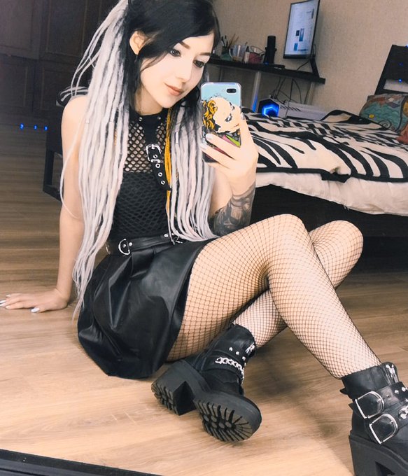 I think u dont remember me) https://t.co/4fVcU9qzcf