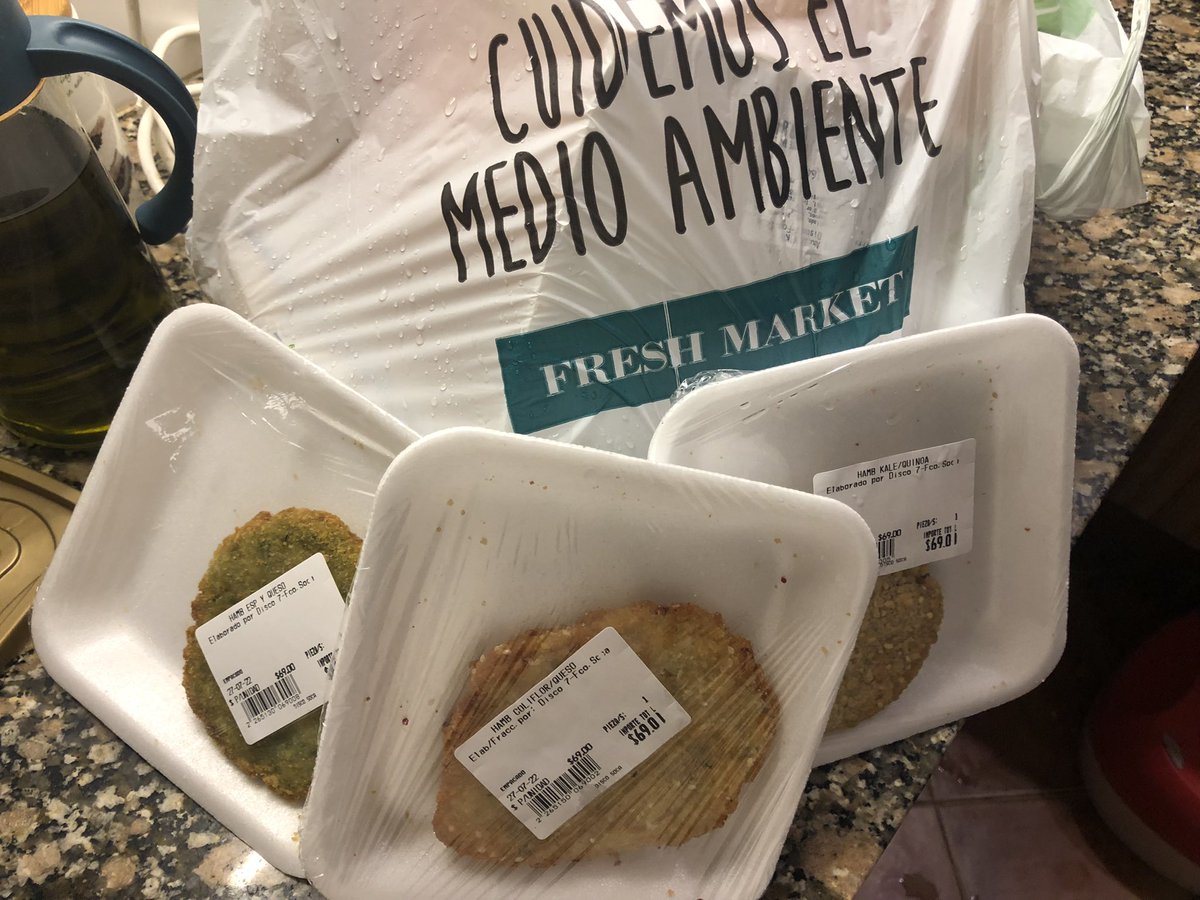 Ir al super y pedir 3 milanesas diferentes pero que valen exactamente lo mismo. Pedir que las pongan en la misma bandeja y que te digan que "no pueden", eso sí que es CUIDAR EL MEDIO AMBIENTE.