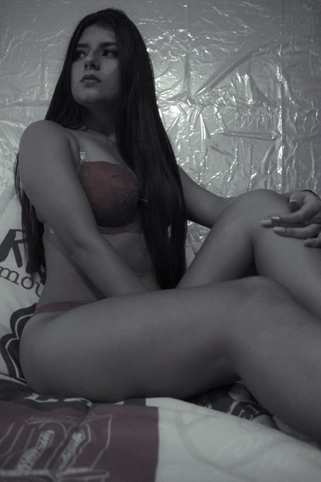 &iquest;Porqu&eacute; los climas bipolares son tan acogedores cuando estas en casa? PD: Ya hay nuevo contenido en Onlyfans