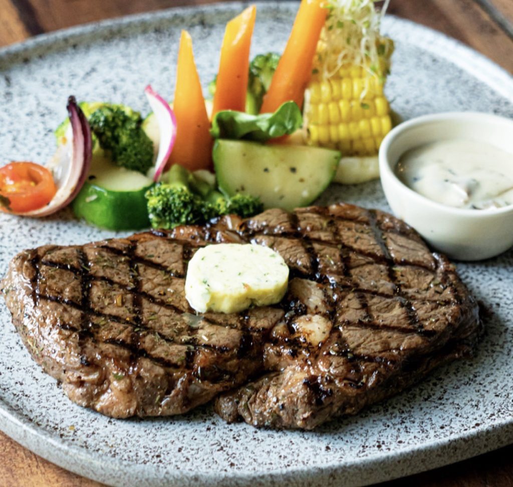 indo2110's tweet photo. مطعم cutt&amp;grill من افضل المط��عم بتقديم الستيك والكباب مع الرز بنكهه مميزه المنيو  منوع من جميع الاصناف والاكل لذيذ جدا عن تجربه   Cutt &amp; Grill - Senopati
0811-1138-368
https://t.co/W2crcC6Naa https://t.co/s6t2zBPxHI