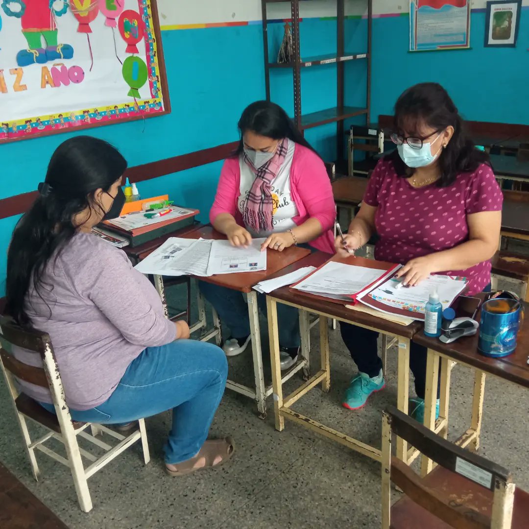 ebjarval's tweet photo. Hoy #27DeJulio continuamos con el proceso de inscripción de estudiantes nuevo ingreso y actualización de datos de estudiantes regulares. Nuestro personal comprometido con la educación de los niños y niñas de #ebjarval https://t.co/8ZBjESp80j