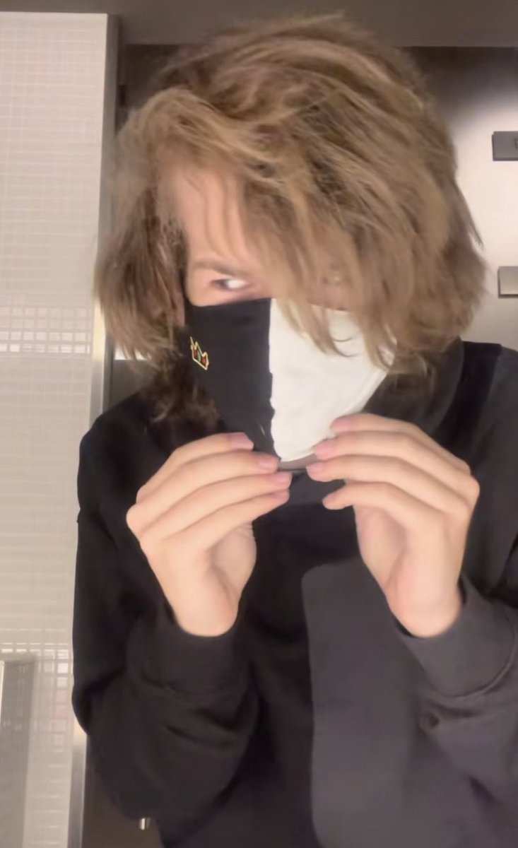 #ranboospace why didn’t you record a youtube video while you trapped in this bathroom for 3 whole days