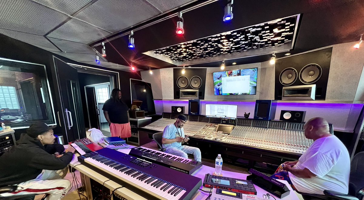 MrJakeBass's tweet photo. Legends Only.
@fbt_studios
@mwilder76853
@bizarresworld
@bigtqmb
@1NASAAN
#FBTStudios #Detroit #Music #RecordingStudio #BocaJMusic #Composer #Producer #Engineer #BassmentSounds #SSL9000k https://t.co/raVc6Fa7xl