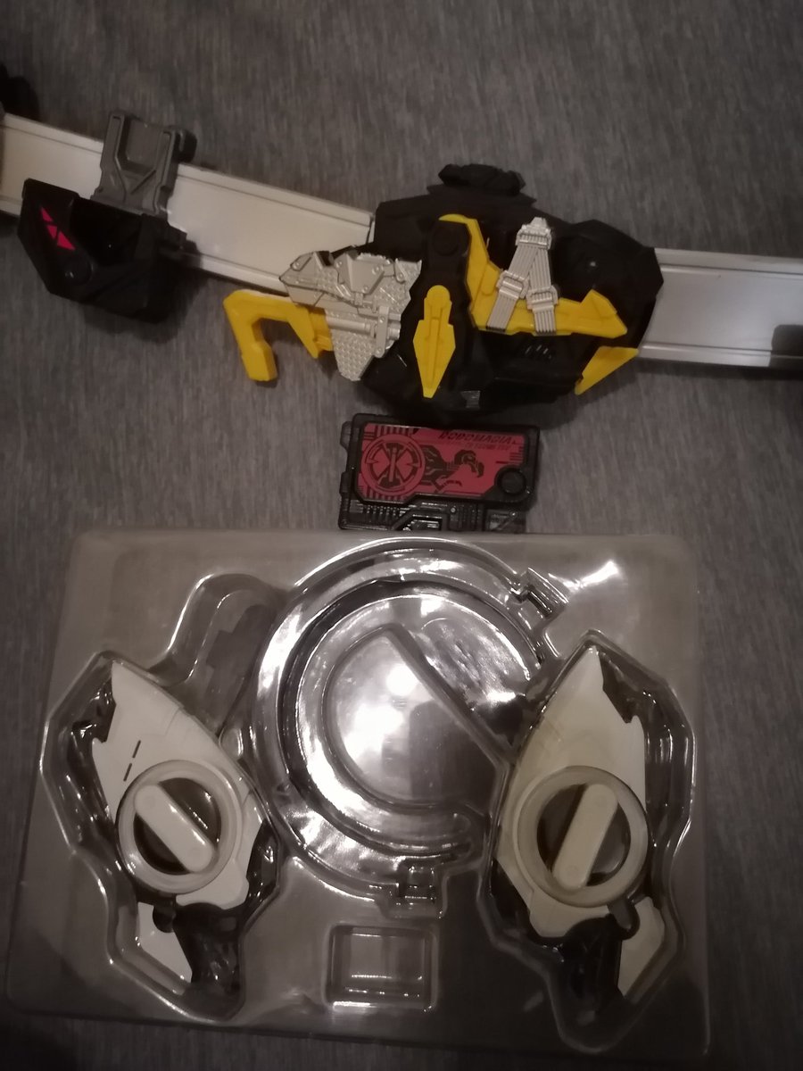 Ruvyzant's tweet photo. 这是之前出假面骑士雷的人间体cos服，不知道为什么，也许是我拍照问题？看起来好矮                                       This is the human body cos suit of the previous masked Knight ray. I don't know why. Maybe it's my photo problem? It looks so short https://t.co/az2mKgTLo1