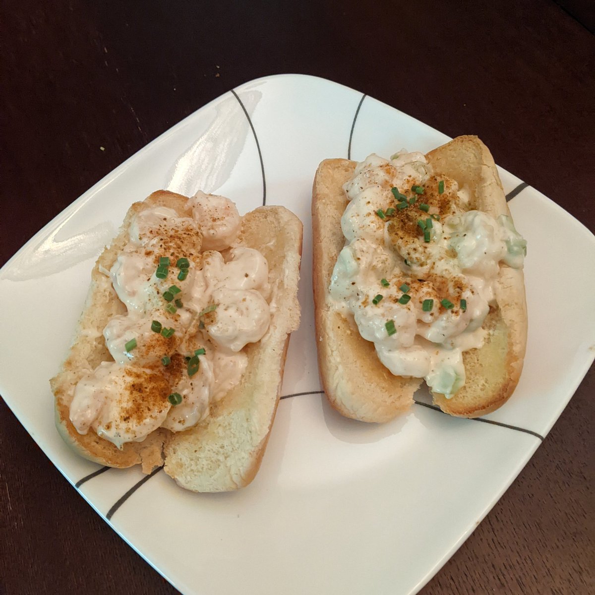 tonydahlman's tweet photo. New England Shrimp Rolls #DifferentDinner https://t.co/rhcCd9QfoZ