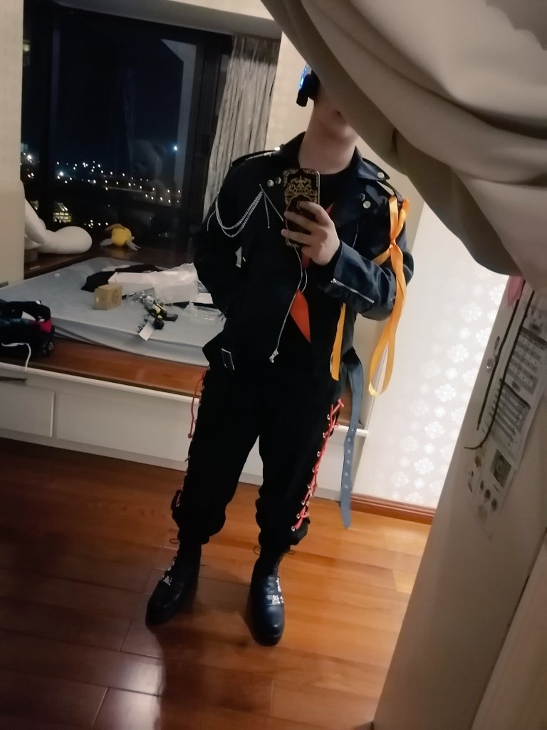 Ruvyzant's tweet photo. 这是之前出假面骑士雷的人间体cos服，不知道为什么，也许是我拍照问题？看起来好矮                                       This is the human body cos suit of the previous masked Knight ray. I don't know why. Maybe it's my photo problem? It looks so short https://t.co/az2mKgTLo1