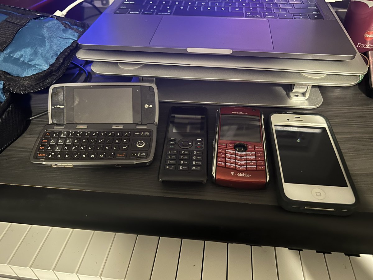 JimmieAllen's tweet photo. Kids today willl never understand the struggle of tryna text on one of these. 🤦🏽‍♂️ https://t.co/Q8ILLN5Xmz