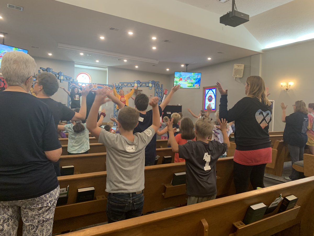 PastorCLW's tweet photo. Someday better shout!
1st VBS in 5 years in our newest neighborhood @fcfamilykc in Archie, Mo.
86 participants and 3 salvations tonight!!
#neighborhoodchurch #vbsfortheneighborhoods #fclife https://t.co/v4QYhNvzQS