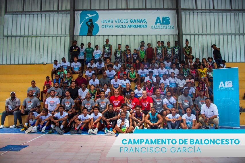 FundacionAIB's tweet photo. #AIB presente en el campamento de baloncesto #FranciscoGarcia https://t.co/As5JWVZJ5R