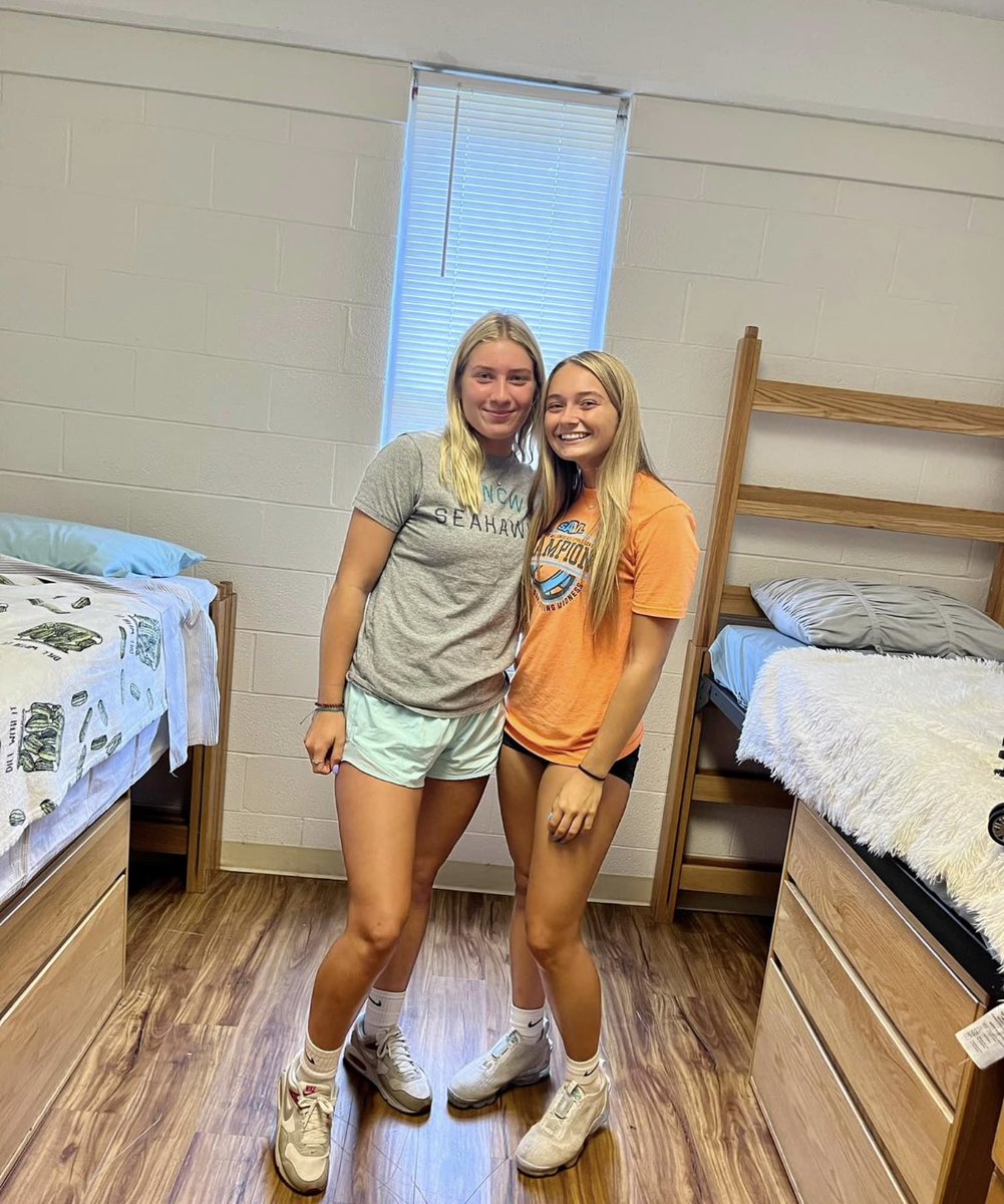 Peytonn_Sharp's tweet photo. Thank you @UNCWVolleyball for a great Elite All Skills camp. Go Seahawks💙 https://t.co/h7kg1iiPeb