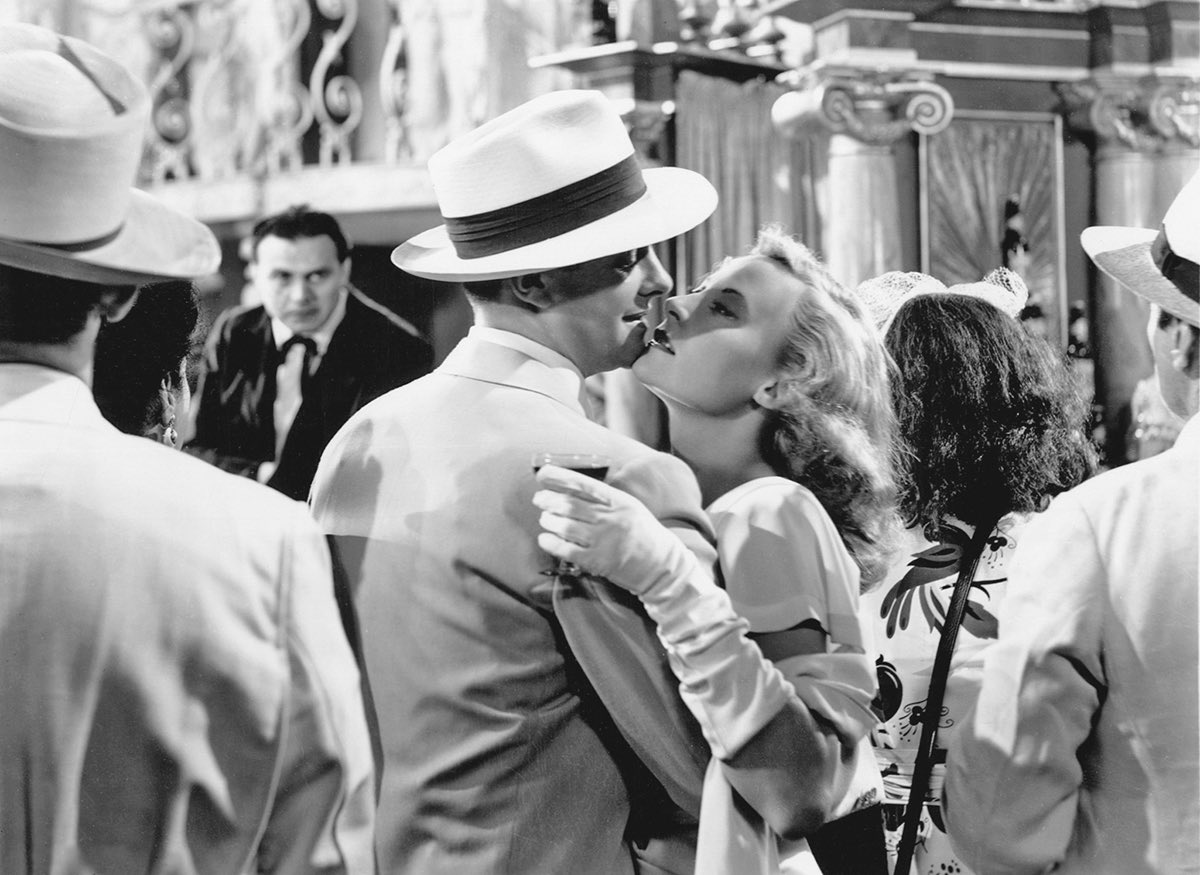 Hace poco <a href="/Film_Foundation/">The Film Foundation</a> creó una sala virtual para ver clásicos restaurados. Este 8 de agosto podrán ver un doblete increíble, THE CHASE (1946, d. Arthur Ripley) &amp;  DETOUR (1945, d. Edgar G. Ulmer) que tuve oportunidad de llevar a <a href="/TheClassicsFF/">The Classics</a>.  Les cuento del restauro. 🧵