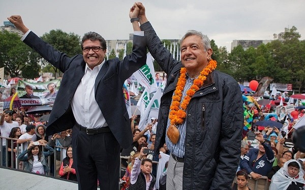RicardoMonrealA's tweet photo. Hace 25 años iniciamos una larga travesía para este cambio de régimen. 
El fin de semana próximo se llevarán a cabo elecciones internas en MORENA; muchas personas inscritas nos combatieron hasta hace poco. Bienvenidas. El crecimiento no debe perder al movimiento. https://t.co/eZ9ICv1Gqj