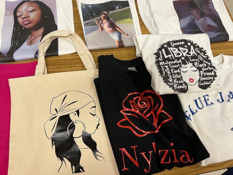 minstrel71's tweet photo. @VanceCountyMS It’s bitter sweet knowing that Summer Camp is coming to an end!! The kids learned so much in so little time and today they got to freestyle whatever they wanted by themselves and they got to work creating shirts, bags, and bottles!! Check them out! ❤️❤️❤️ https://t.co/bwXRFtYz3h