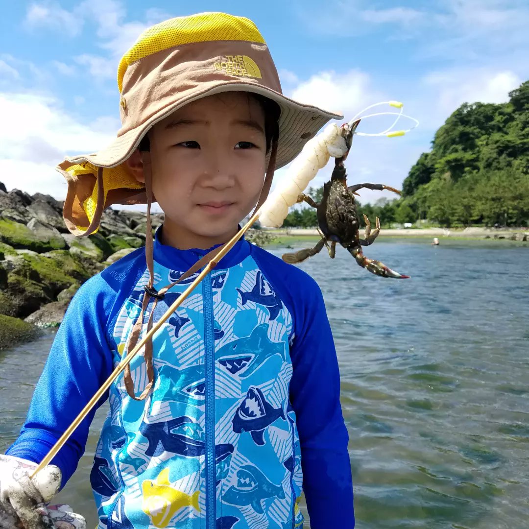 honmokuoz's tweet photo. #FISHON本牧今日も釣れてるよ❗ #マリンFM #ごきげんラジオ 昨日生中継した #カニのひっこく釣り の裏話を10時16分頃から生放送しますよ。リス��ーさんの助っ人で小僧達はサーフィンレッスン…夏休みの絵日記はこれで決まりと大喜びでした！#輸出入衣料雑貨本牧OZ #本牧 #横浜流星 https://t.co/rfmQR3f7PR