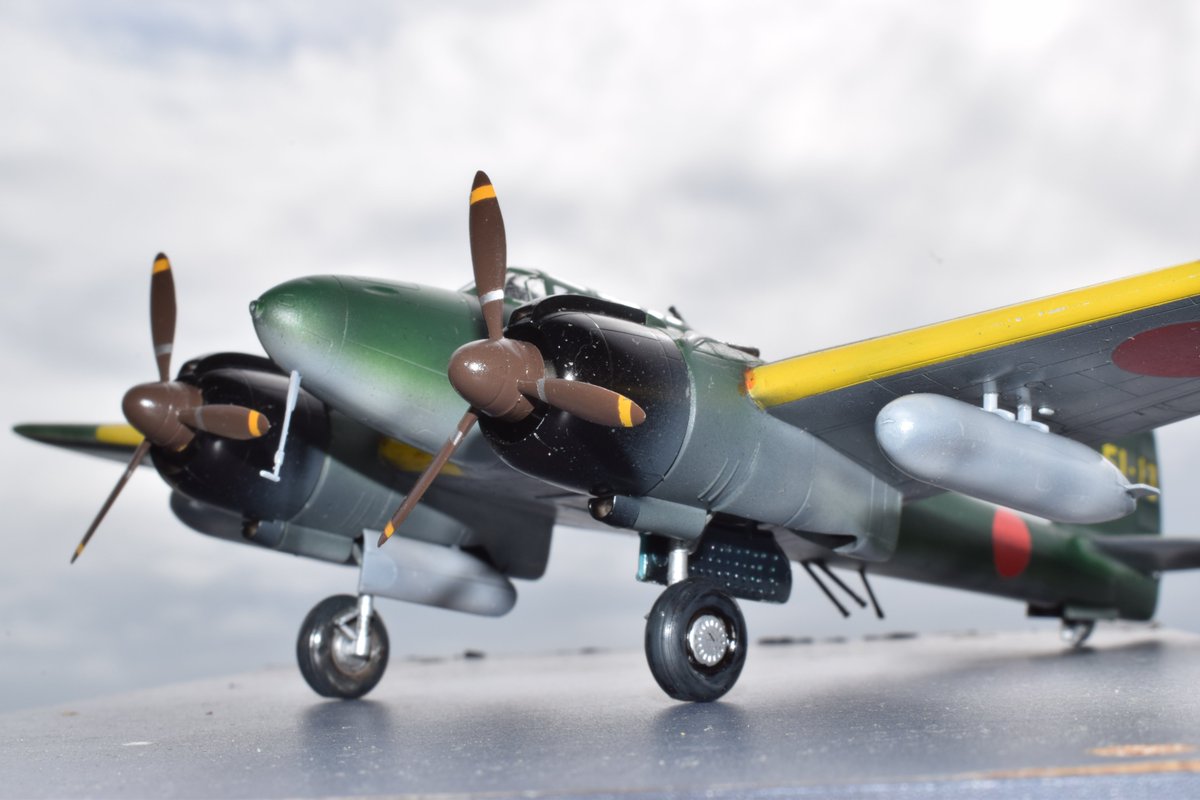 #夏休み中島機祭り過去作
二式陸上偵察機  中島飛行機  #フジミ #72lab #月光　
かなりの重武装(斜固定銃)な偵察機と思ったら当時ラバウルに進出してきた米空軍のB-17を迎撃するために
改良された機体らしいです。後に本土防空戦でB-29迎撃で活躍した高高度夜間戦闘機月光と成る機体なんですね