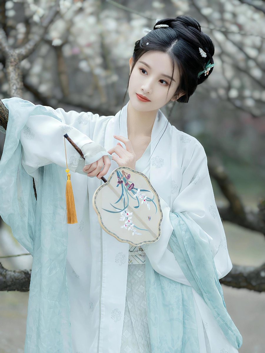 zhubuchen01's tweet photo. 容颜胜雪 https://t.co/a1qyWMjsa0